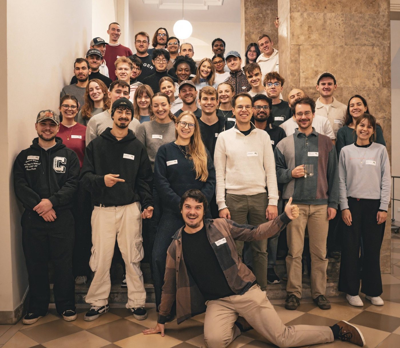 Gruppenfoto der KI-Tutorinnen und -Tutoren beim Kick-off in Bamberg